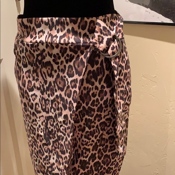 NWOT Socialite Leopard MIdi Pencil Skirt Small - Picture 3 of 7